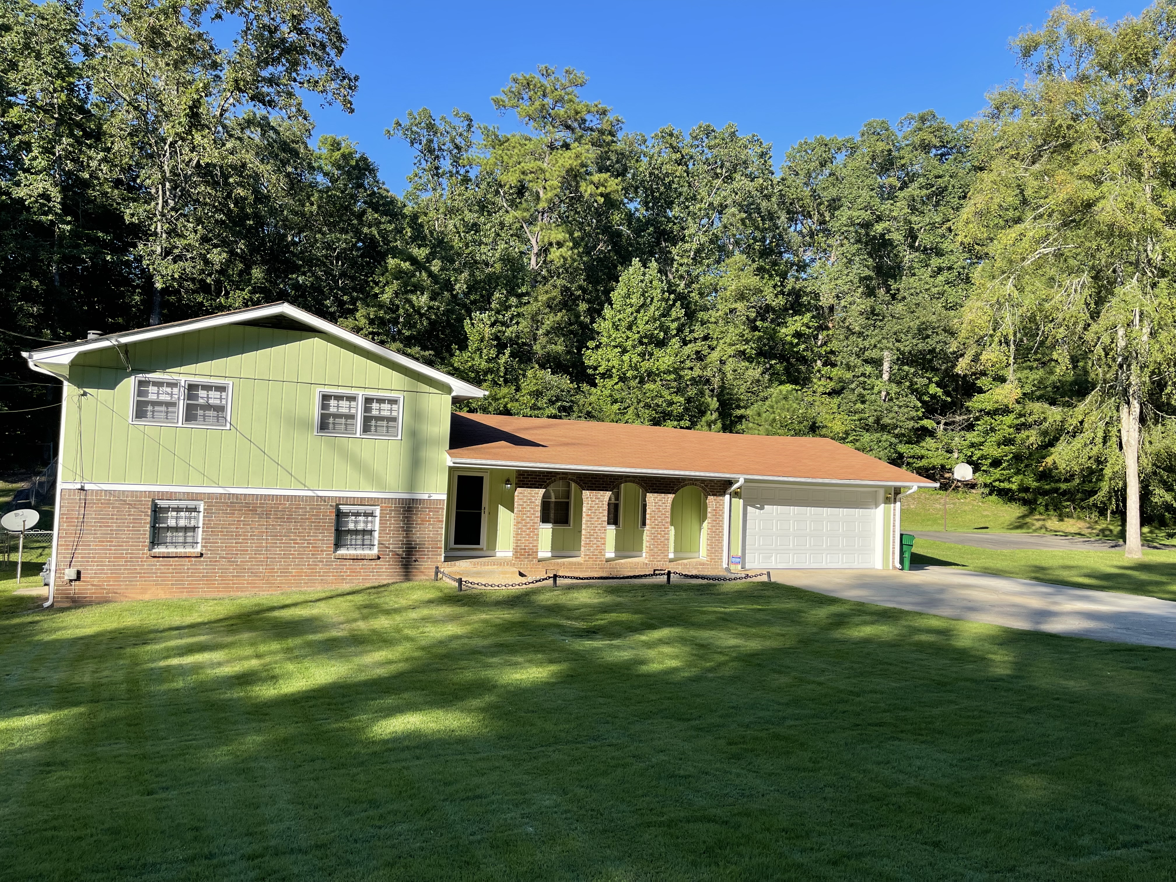 Exterior of 1624 Stephenson Road