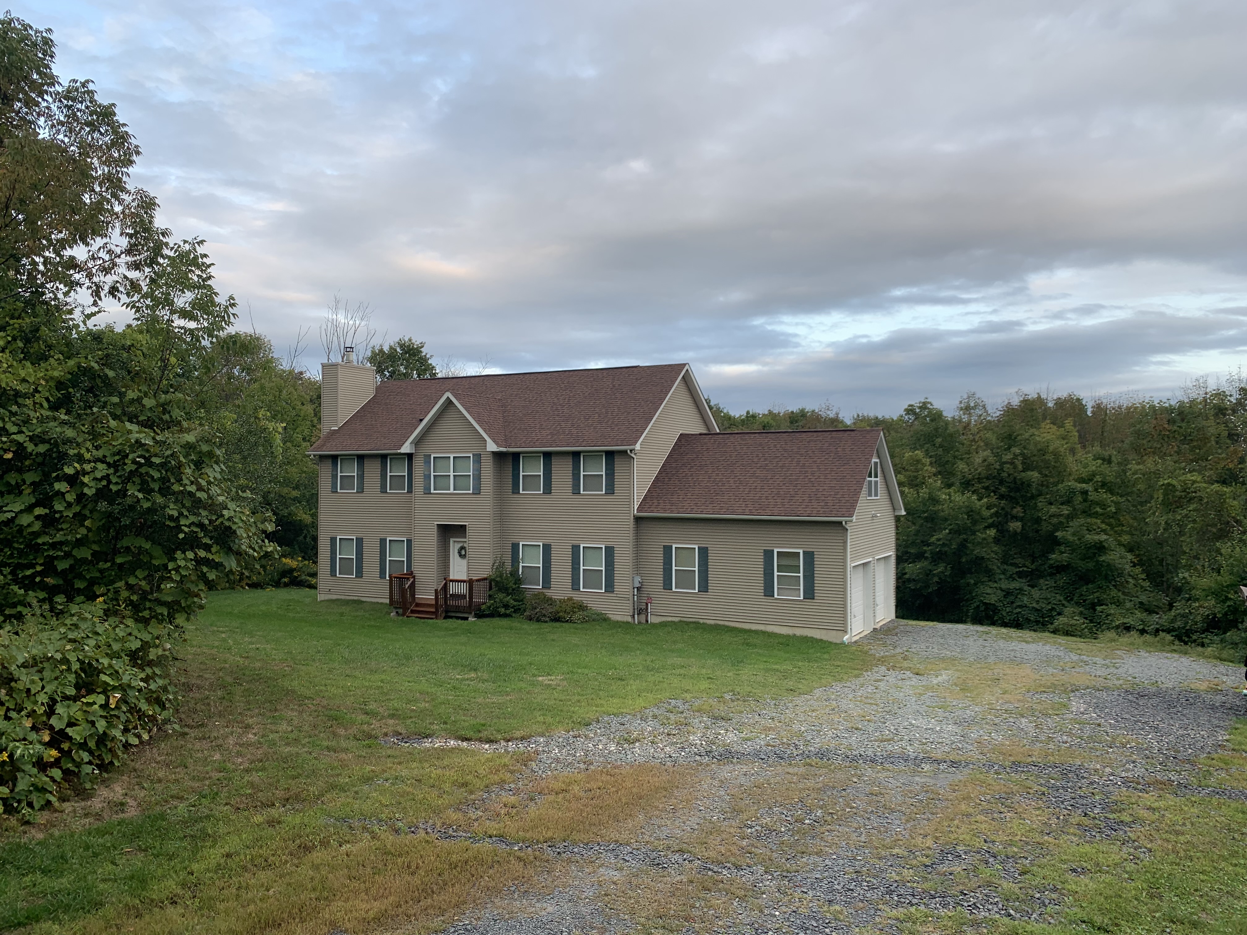 Exterior of 1170 Mountain Road