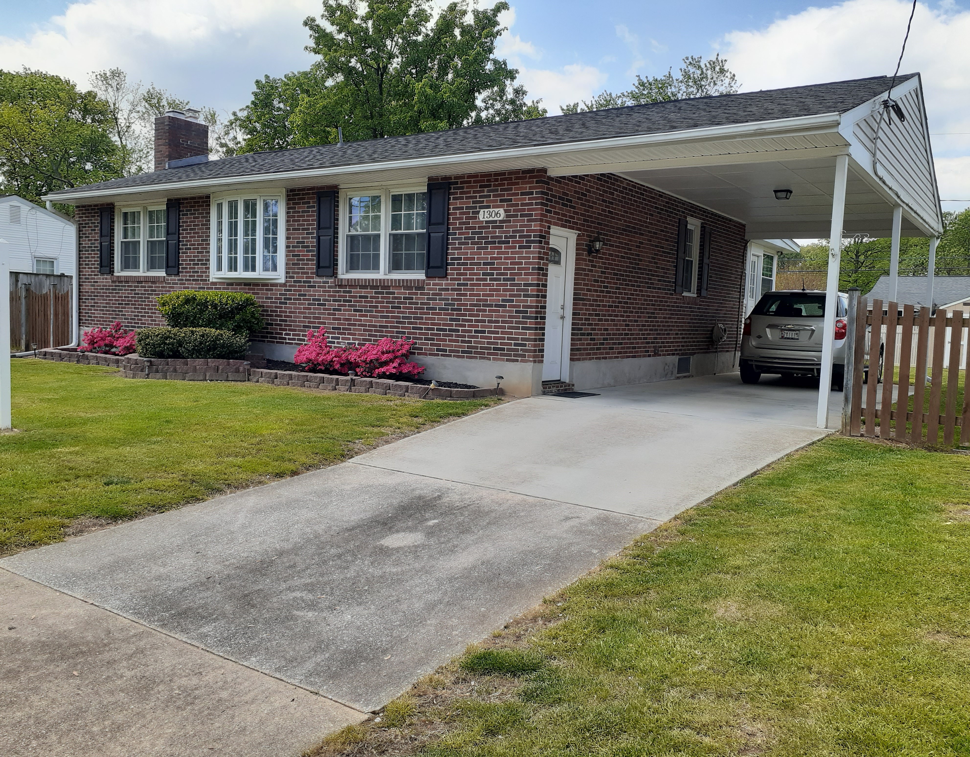 Exterior of 1306 Oakwood Road