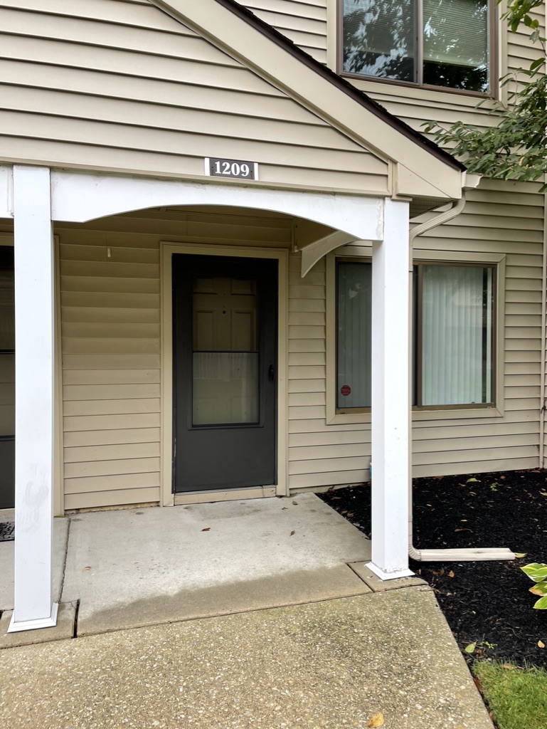 Exterior of 1209 Roberts Way