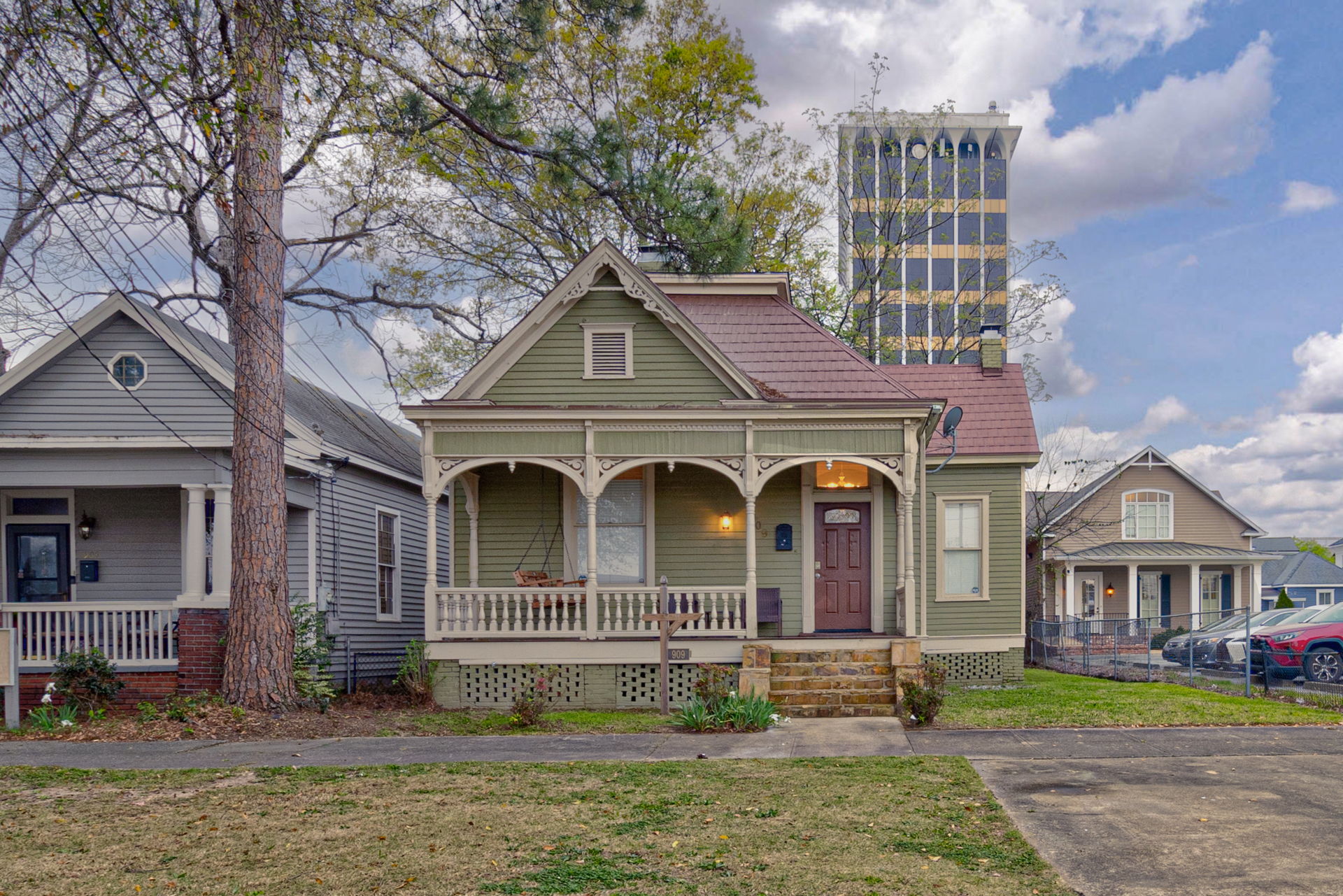 Exterior of 909 3rd Avenue