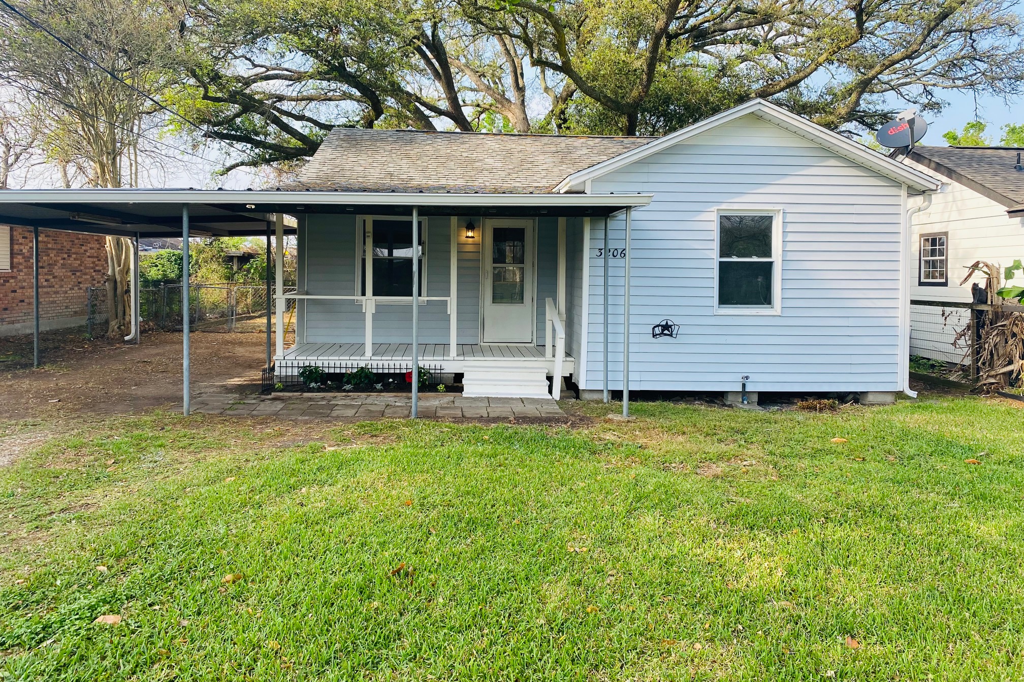 Exterior of 3206 Hoover Street