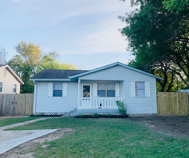 Exterior of 3329 Texas Avenue